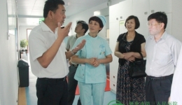 市委領(lǐng)導(dǎo)“七一”慰問(wèn)我院省創(chuàng)先爭(zhēng)優(yōu)優(yōu)秀黨員