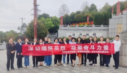 【卓越人文在湖一】  清明祭英烈 豐碑砥初心 ——醫(yī)院開展烈士陵園掃墓活動(dòng)