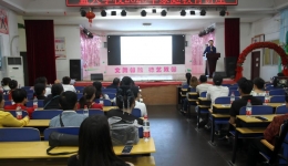 專業(yè)醫(yī)師傳授急救技能 牢筑兒童安全防線 ——藍(lán)天學(xué)校開展防溺水安全講座